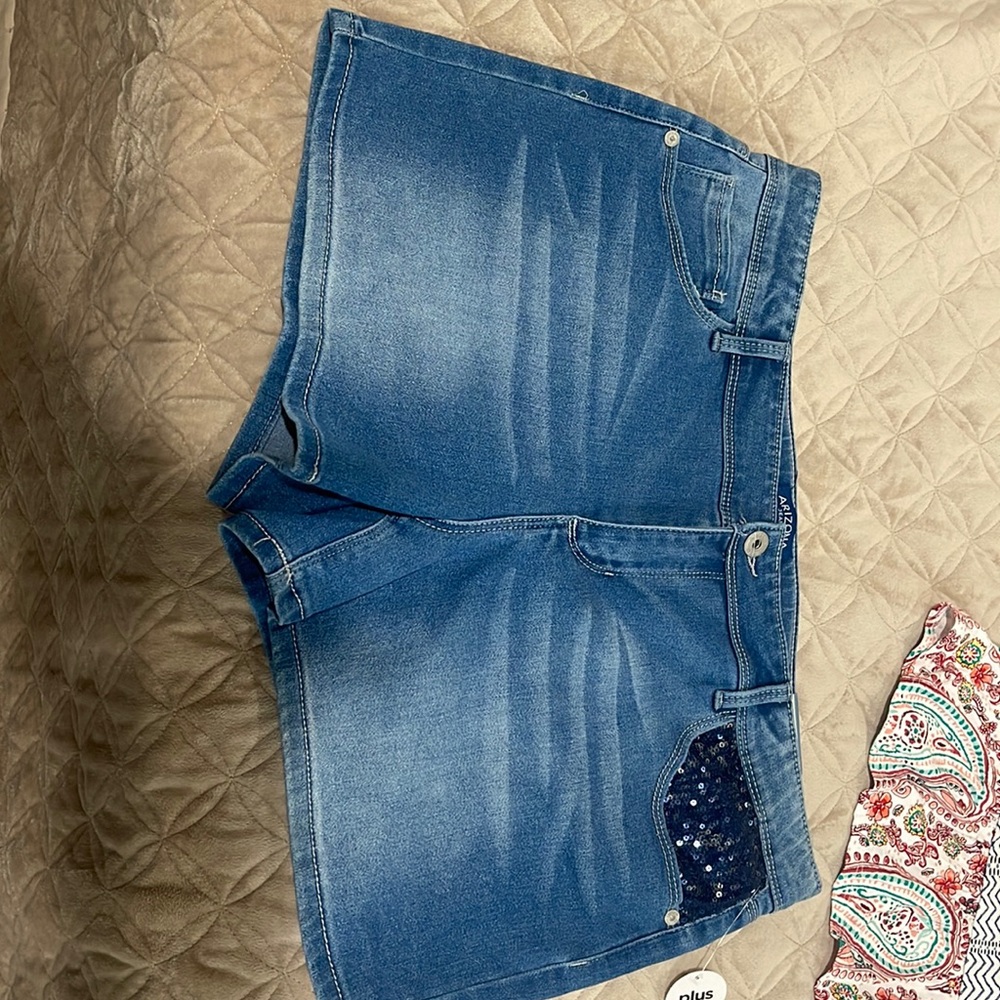 Glitter pocket jean shorts